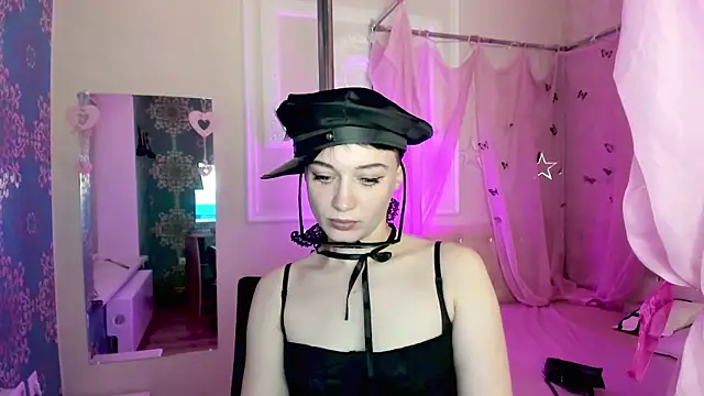 Snapshot of ErickaFetish chatting on November 20, 4:18 pm ErickaFetish online show from November 20, 4:18 pm