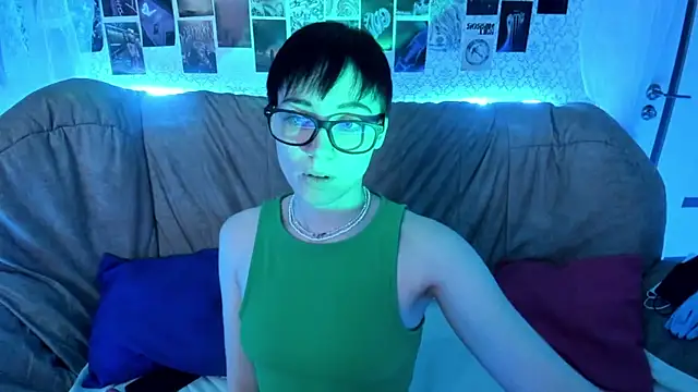 Snapshot of ErickaFetish chatting on December 3, 4:38 pm ErickaFetish online show from December 3, 4:38 pm