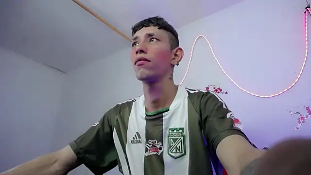 The latin boy online show from November 14, 8:29 pm