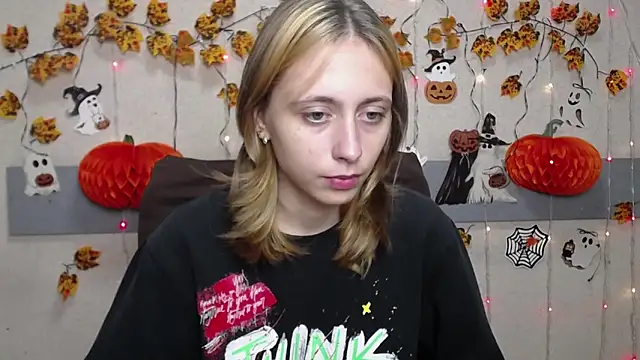 Snapshot of TracyLll chatting on November 10, 11:53 am TracyLll online show from November 10, 11:53 am