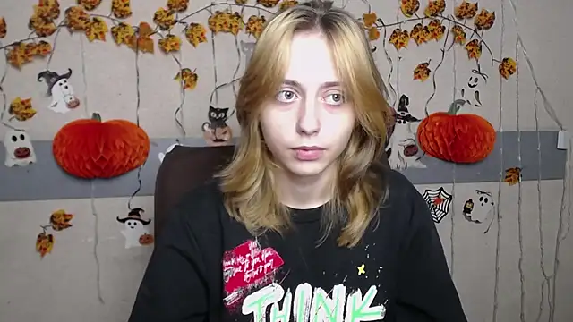 Snapshot of TracyLll chatting on November 14, 12:04 pm TracyLll online show from November 14, 12:04 pm