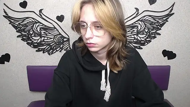 Snapshot of TracyLll chatting on November 16, 12:11 pm TracyLll online show from November 16, 12:11 pm