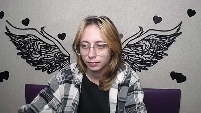 Snapshot of TracyLll chatting on November 20, 1:11 pm TracyLll online show from November 20, 1:11 pm