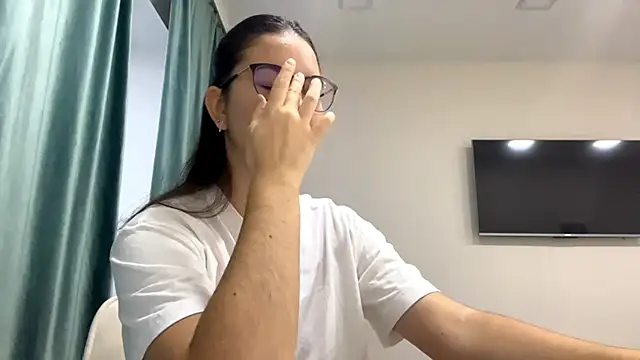 Snapshot of Allisgree chatting on November 12, 6:14 am Allisgree online show from November 12, 6:14 am