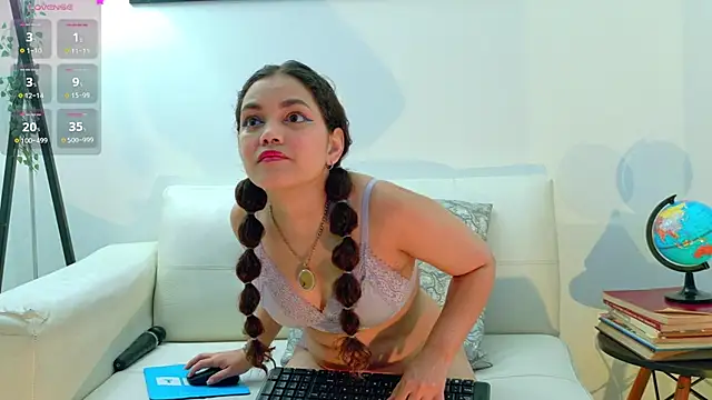 Snapshot of R3d_Moonss__ chatting on January 13, 6:02 pm R3d Moonss online show from January 13, 6:02 pm