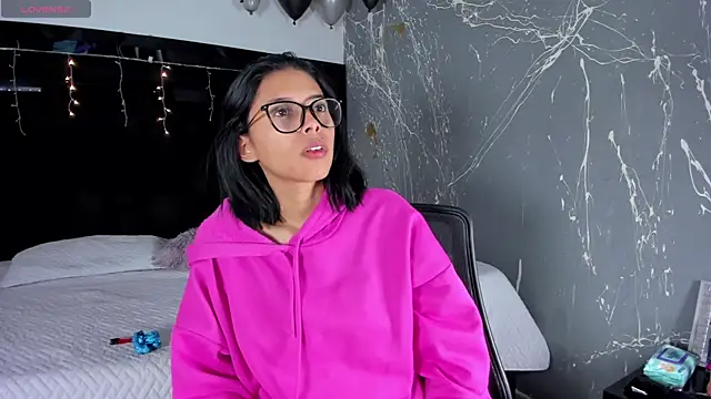 LilithLuxorr online show from December 4, 1:31 pm