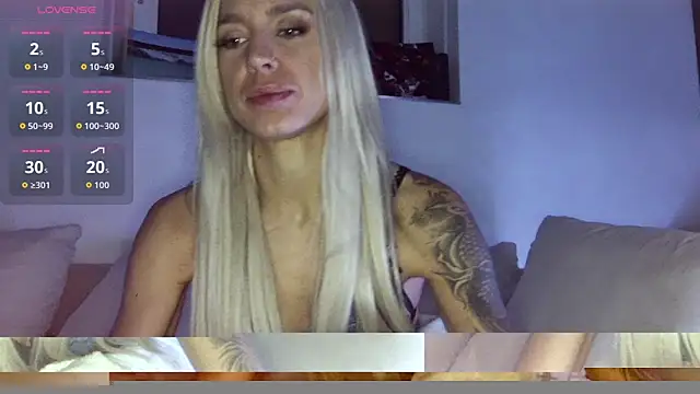 Lillaluvv9 online show from October 30, 12:01 am