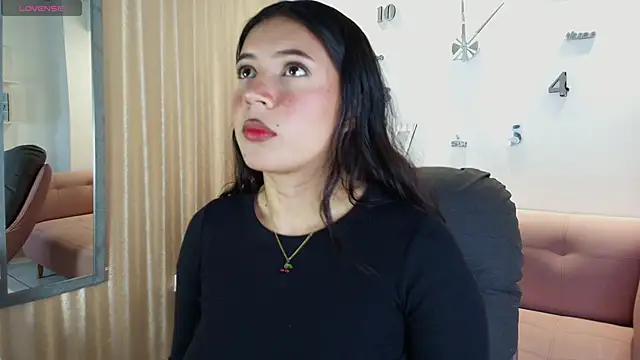 KamyGlam online show from February 7, 8:01 pm