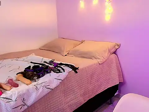 Snapshot of Aprilsweet2005 chatting on December 15, 1:59 pm Aprilsweet2005 online show from December 15, 1:59 pm