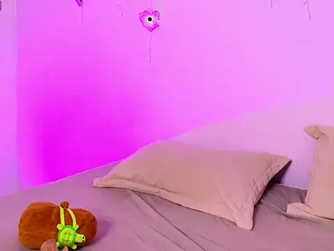 Snapshot of Aprilsweet2005 chatting on January 14, 2:01 pm Aprilsweet2005 online show from January 14, 2:01 pm