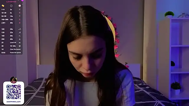 Snapshot of LauraHansil chatting on February 8, 6:06 am LauraHansil online show from February 8, 6:06 am