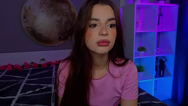 LauraHansil online show from March 24, 7:08 pm