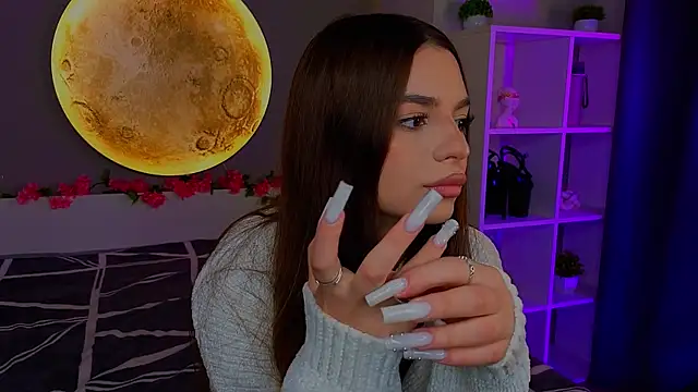 LauraHansil online show from April 13, 7:08 pm