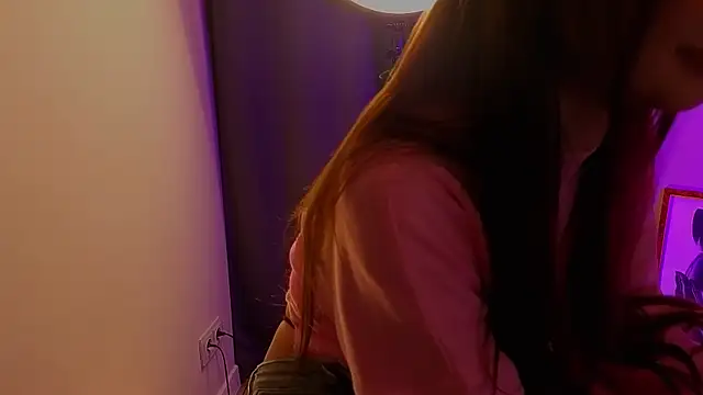 LauraHansil online show from April 16, 9:39 pm