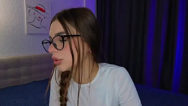 LauraHansil online show from May 19, 7:09 pm
