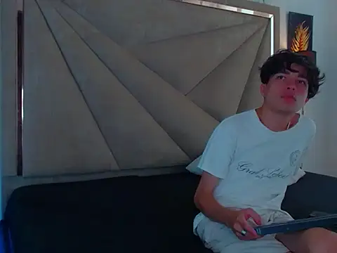 Austin Noe online show from November 3, 7:59 pm