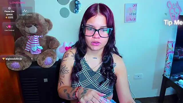 Emma boo online show from April 5, 2:58 pm