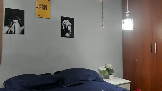 Snapshot of sexynova_93 chatting on December 17, 7:53 pm sexynova 93 online show from December 17, 7:53 pm