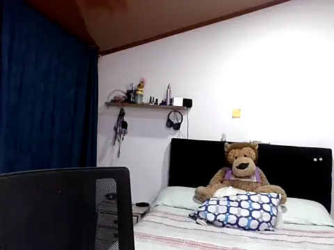 Snapshot of KendallTwisTx chatting on December 4, 4:11 am KendallTwisTx online show from December 4, 4:11 am