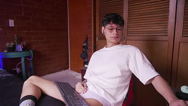 estmonnn online show from January 13, 2:00 pm