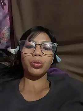 Snapshot of hottiebabe23 chatting on November 11, 5:07 am hottiebabe23 online show from November 11, 5:07 am