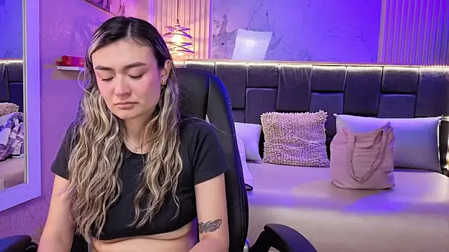 Snapshot of Im-Lola chatting on November 26, 7:59 pm Im-Lola online show from November 26, 7:59 pm