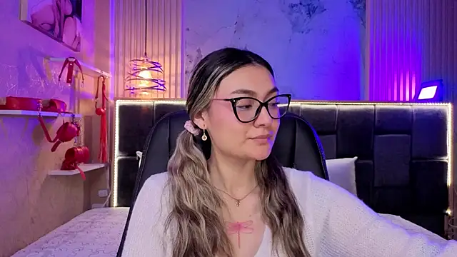 Snapshot of Im-Lola chatting on December 20, 8:38 pm Im-Lola online show from December 20, 8:38 pm