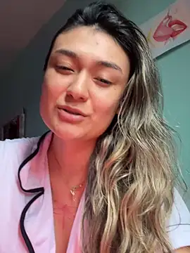 Snapshot of Im-Lola chatting on February 1, 7:45 pm Im-Lola online show from February 1, 7:45 pm