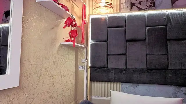 Snapshot of Im-Lola chatting on February 11, 12:15 am Im-Lola online show from February 11, 12:15 am