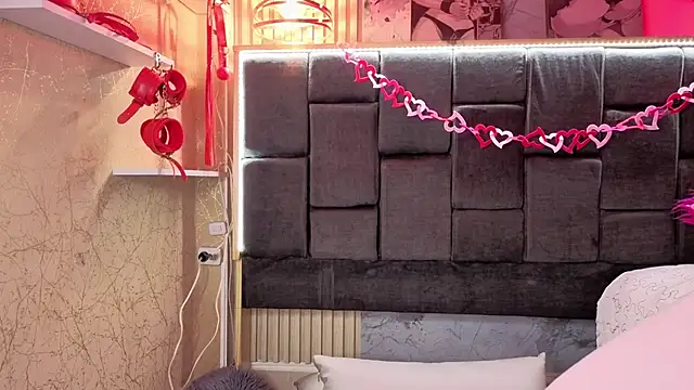 Snapshot of Im-Lola chatting on February 12, 9:43 pm Im-Lola online show from February 12, 9:43 pm