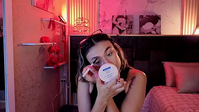 Snapshot of Im-Lola chatting on February 21, 8:43 pm Im-Lola online show from February 21, 8:43 pm