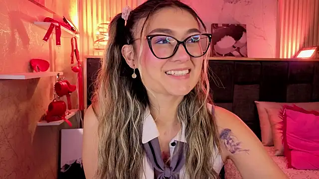 Snapshot of Im-Lola chatting on February 23, 9:12 pm Im-Lola online show from February 23, 9:12 pm