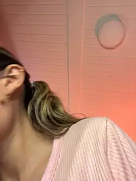 Snapshot of Im-Lola chatting on February 25, 8:18 pm Im-Lola online show from February 25, 8:18 pm