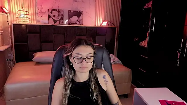 Snapshot of Im-Lola chatting on February 27, 8:42 pm Im-Lola online show from February 27, 8:42 pm