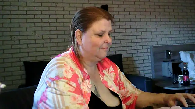 Sylviastar46 online show from April 4, 6:55 am