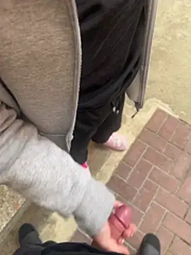 Teeny-Slut18 online show from May 16, 7:05 am