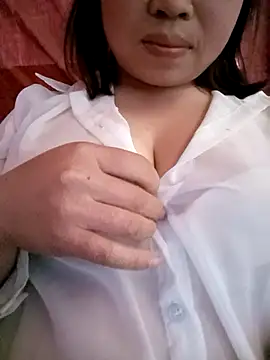 Snapshot of julybe chatting on January 13, 5:35 am julybe online show from January 13, 5:35 am