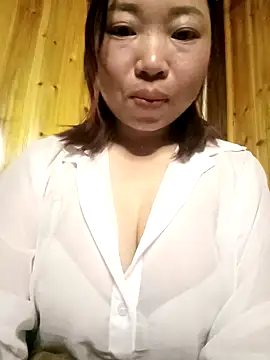 Snapshot of julybe chatting on February 15, 3:31 pm julybe online show from February 15, 3:31 pm