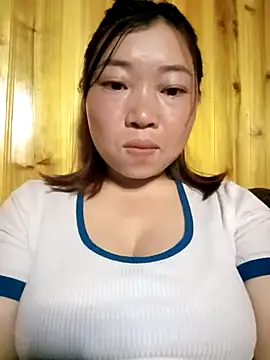 Snapshot of julybe chatting on February 18, 10:44 am julybe online show from February 18, 10:44 am