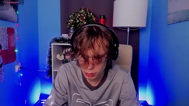 Snapshot of LeoBensyten chatting on November 23, 10:09 pm LeoBensyten online show from November 23, 10:09 pm