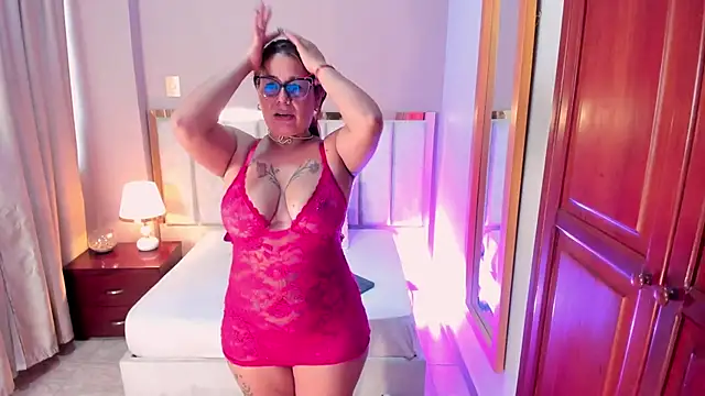 HannaaWells online show from December 17, 4:02 pm