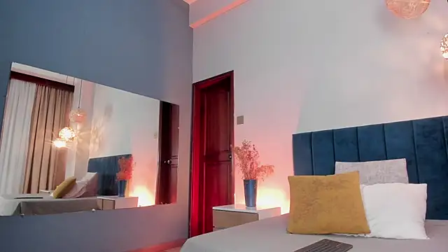 HannaaWells online show from March 30, 2:40 pm