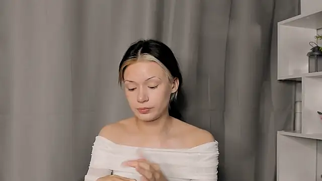 Snapshot of BrandiFraise chatting on November 2, 1:46 pm BrandiFraise online show from November 2, 1:46 pm