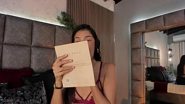 Snapshot of BrigitteVons chatting on December 20, 1:12 am BrigitteVons online show from December 20, 1:12 am