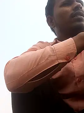 Snapshot of hdtvuy chatting on November 1, 3:41 am hdtvuy online show from November 1, 3:41 am