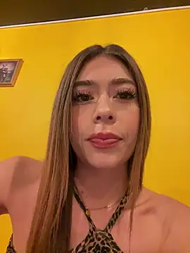 EmmilyClark online show from April 5, 10:01 am