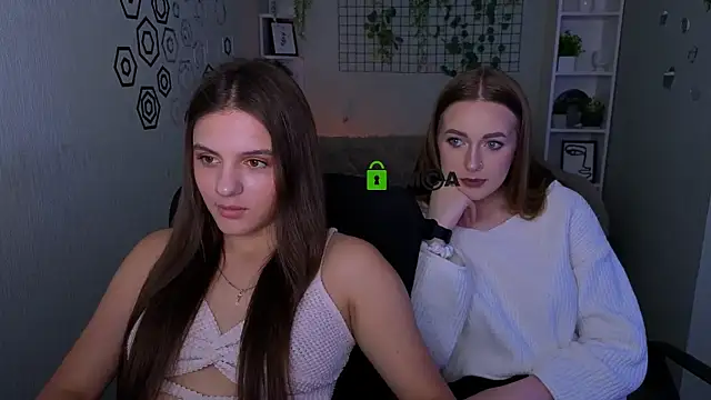 lisa dark  online show from May 29, 1:31 pm
