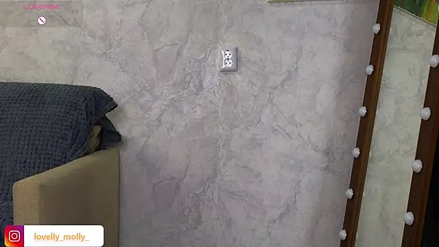 Snapshot of Lovelly_molly1 chatting on December 18, 5:52 pm Lovelly molly1 online show from December 18, 5:52 pm