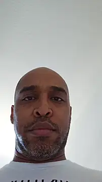 Snapshot of TraddyZaddy chatting on November 6, 8:43 pm TraddyZaddy online show from November 6, 8:43 pm