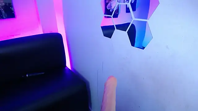 Snapshot of roseefancy19 chatting on November 12, 12:05 pm roseefancy19 online show from November 12, 12:05 pm